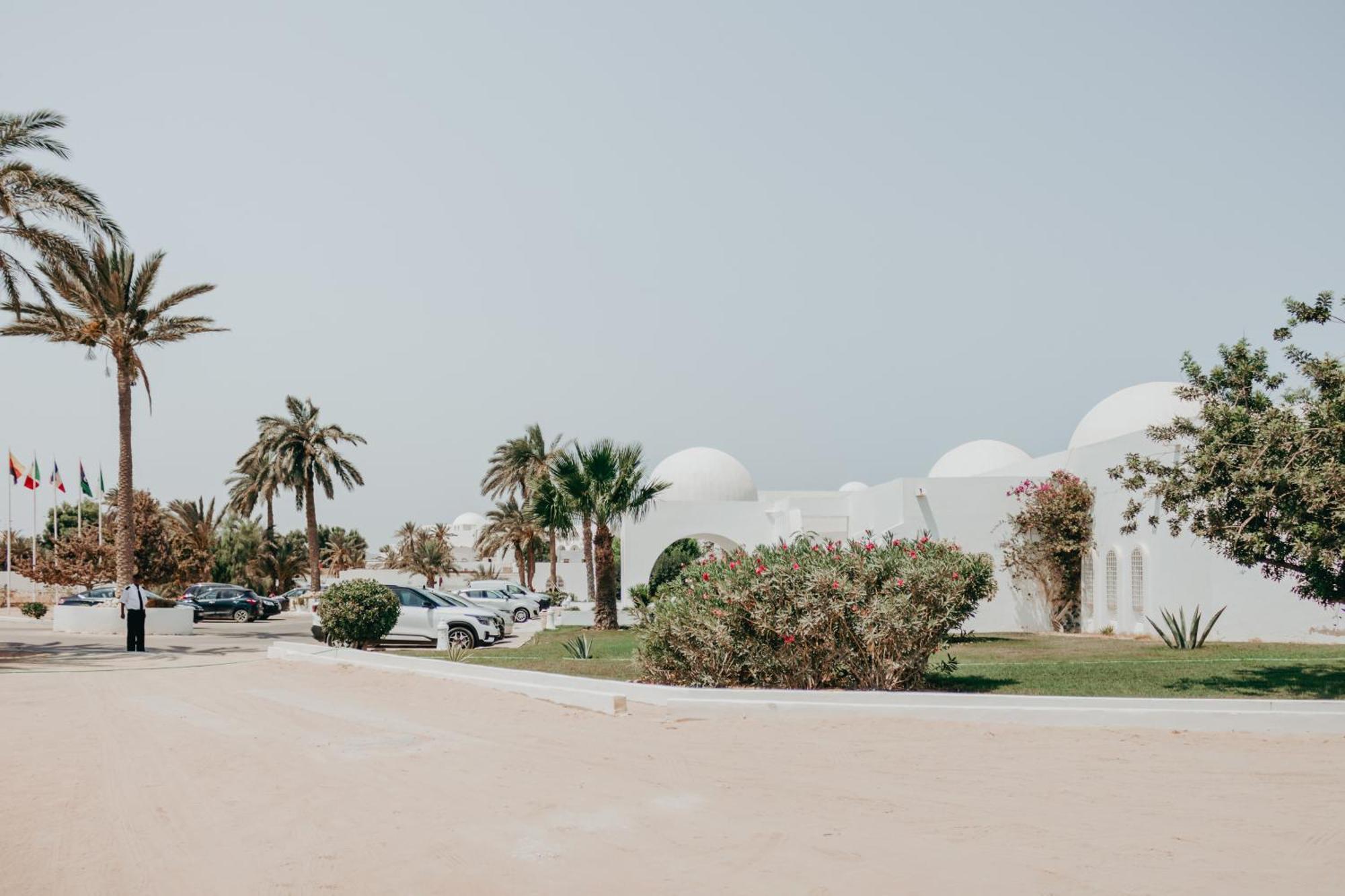 Hotel Bougainvillier Djerba Taguermess Buitenkant foto